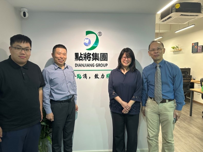 在點(diǎn)將科技香港辦合影